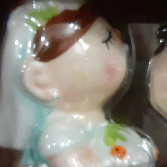 Westland Giftware Kissing Bride/Groom salt/pepper shakers white/black New in Box - Picture 5 of 14